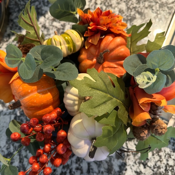 Falll decor - Picture 3 of 3